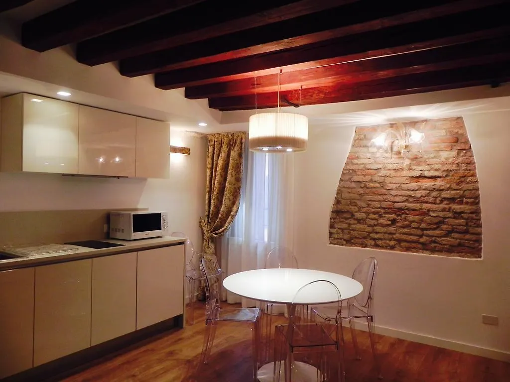 Home Venice Apartments-Rialto 1 - 2 - 3 0*,  איטליה